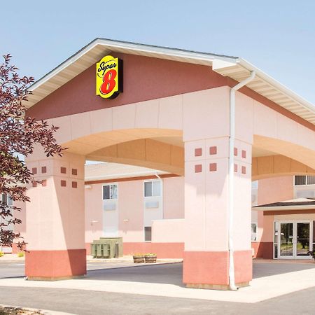 Super 8 By Wyndham Iola Ks Hotel Екстериор снимка