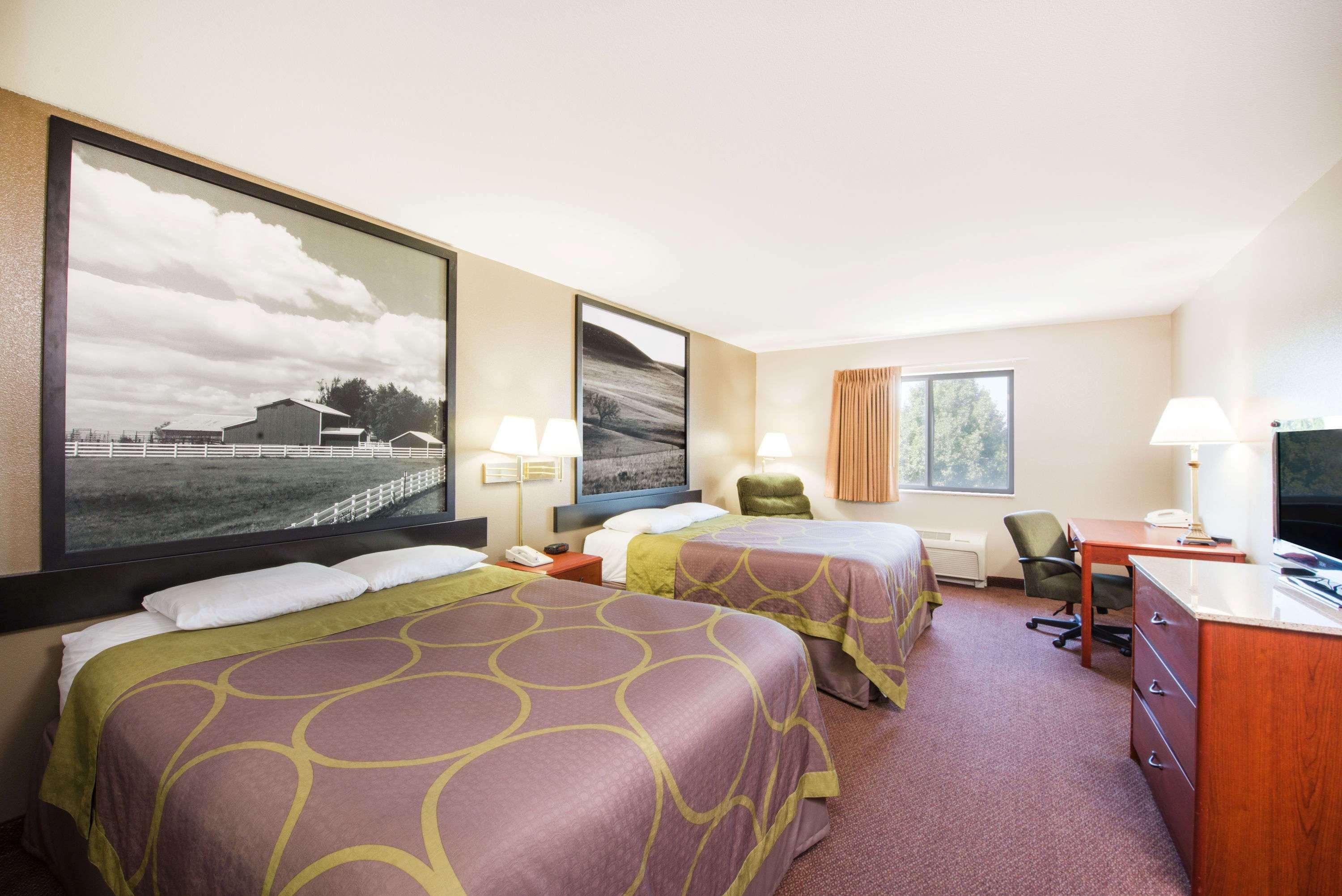 Super 8 By Wyndham Iola Ks Hotel Екстериор снимка