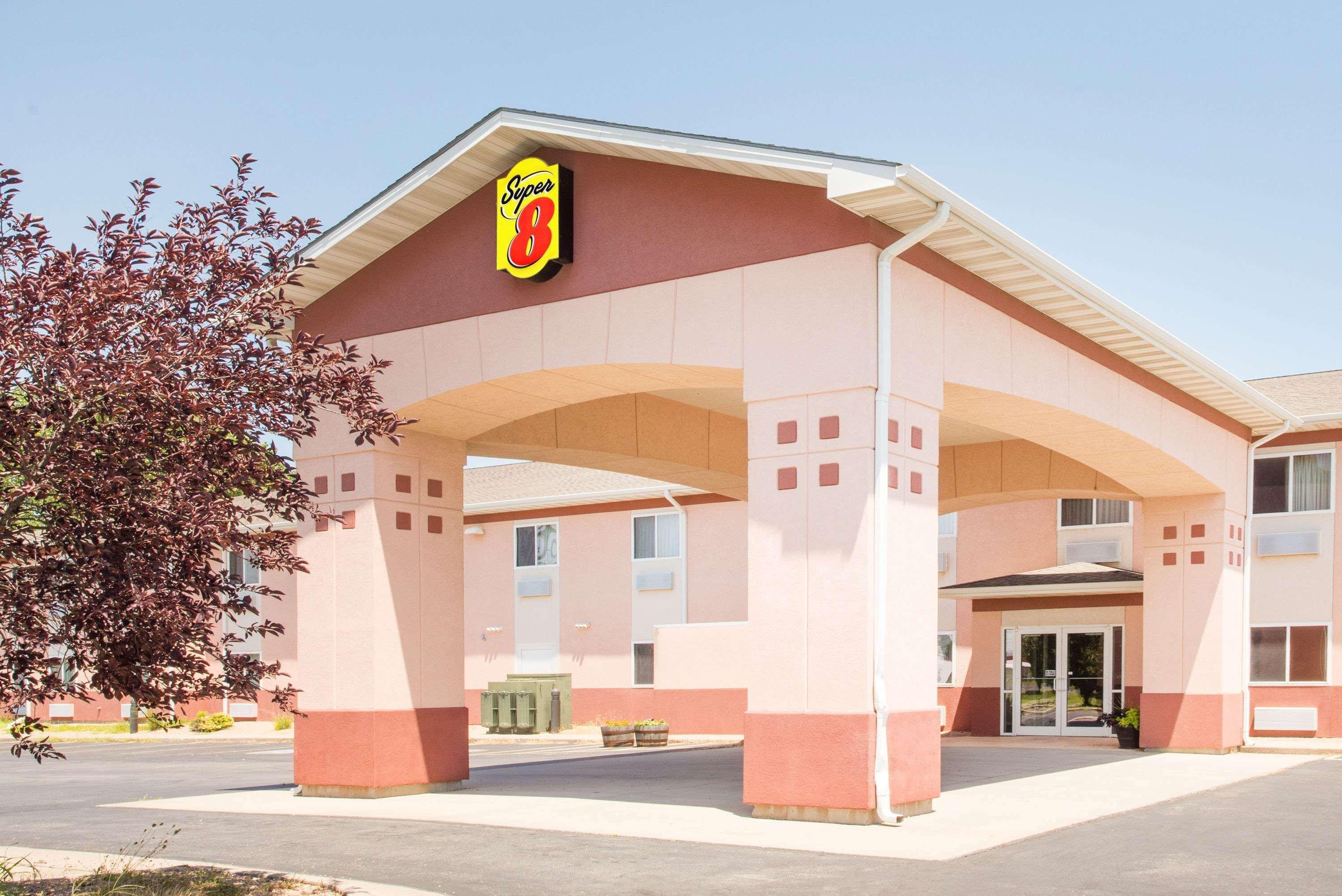Super 8 By Wyndham Iola Ks Hotel Екстериор снимка