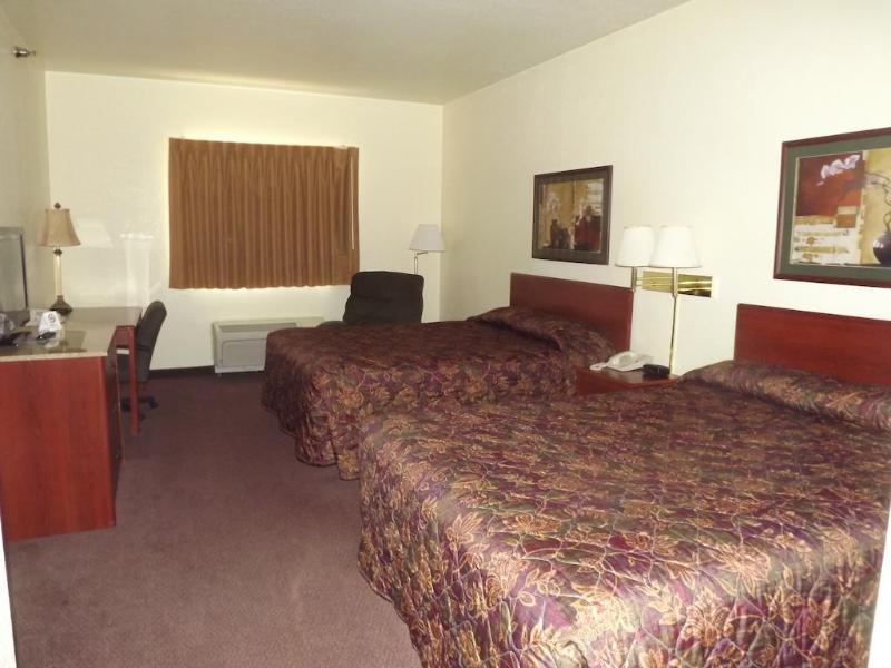 Super 8 By Wyndham Iola Ks Hotel Екстериор снимка