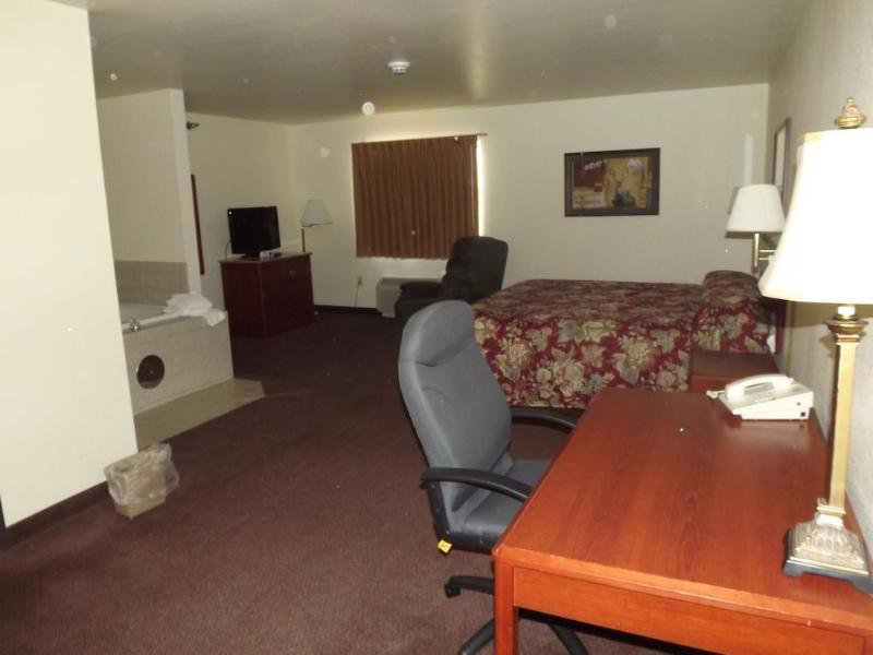 Super 8 By Wyndham Iola Ks Hotel Екстериор снимка