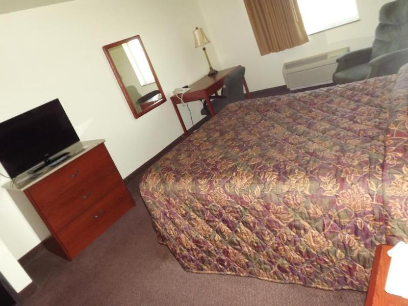 Super 8 By Wyndham Iola Ks Hotel Екстериор снимка