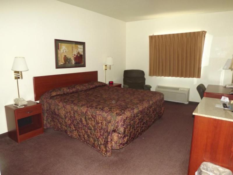 Super 8 By Wyndham Iola Ks Hotel Екстериор снимка