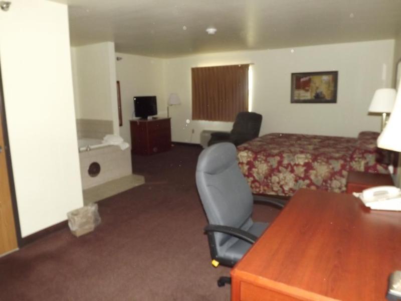 Super 8 By Wyndham Iola Ks Hotel Екстериор снимка