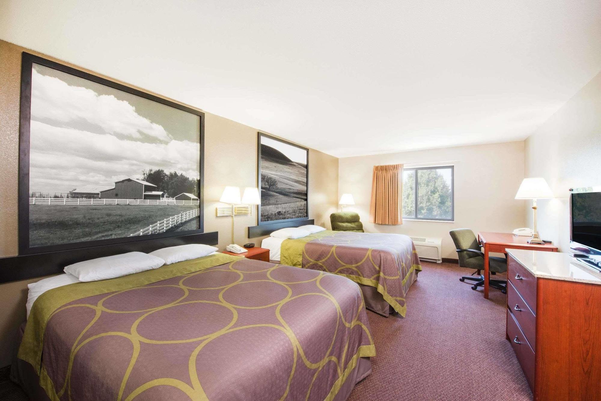 Super 8 By Wyndham Iola Ks Hotel Екстериор снимка