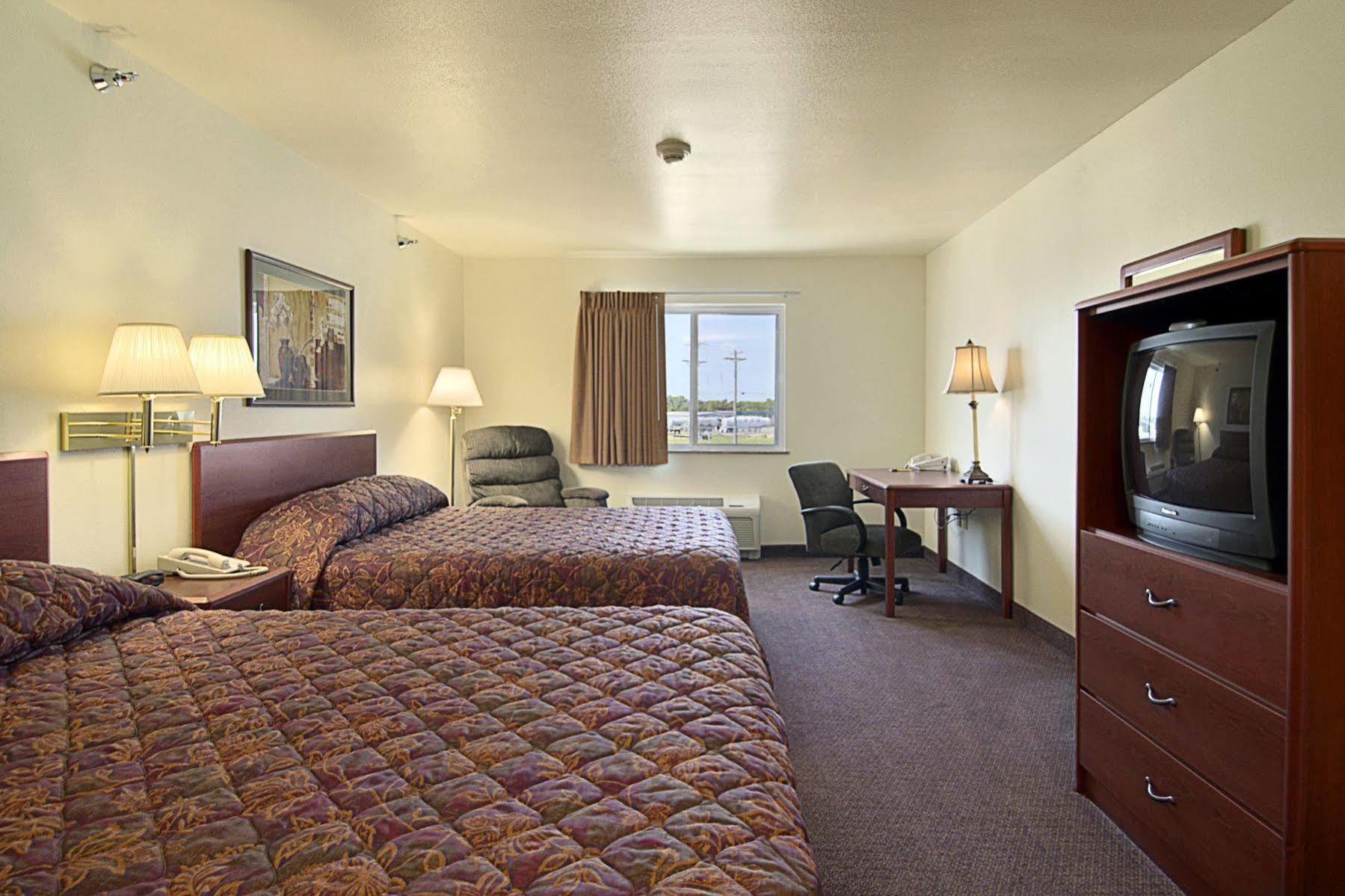 Super 8 By Wyndham Iola Ks Hotel Екстериор снимка