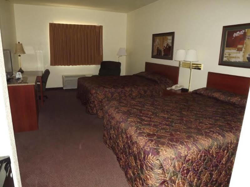 Super 8 By Wyndham Iola Ks Hotel Екстериор снимка