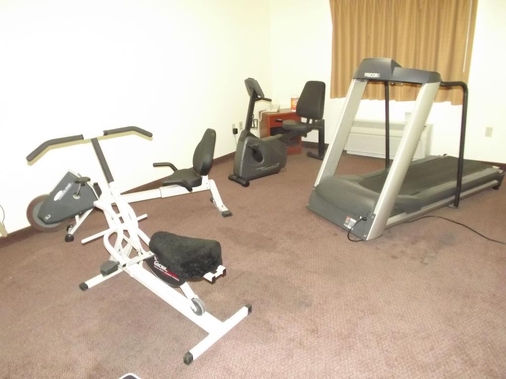 Super 8 By Wyndham Iola Ks Hotel Екстериор снимка